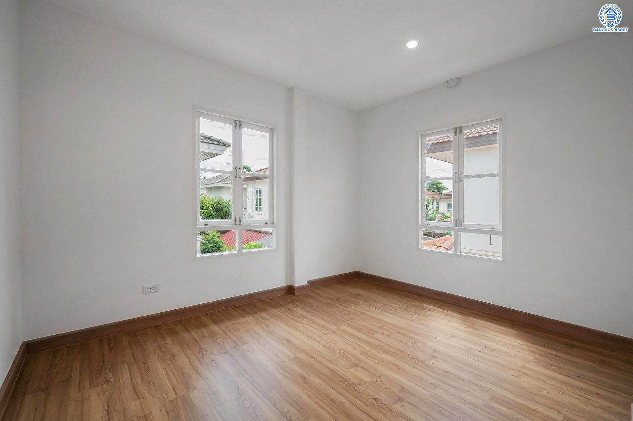 บ้านมือสองตกแต่งใหม่ โครงการ ชัยพฤกษ์ ติวานนท์-ราชพฤกษ์1 เนื้อที่ 56.20 ตร.ว. ฟังก์ชัน 3 ห้องนอน 2 ห้องน้ำ จอดรถได้ 1 คัน สภาพแวดล้อมดี บนทำเลศักยภาพ หน้าโครงการติดถนนใหญ่ เชื่อมต่อถนนราชพฤกษ์ ใกล้จุดขึ้นทางด่วน "ศรีสมาน" ใกล้ห้าง "เซ็นทรัลเวสเกต" และ "โรบินสันศรีสมาน"...